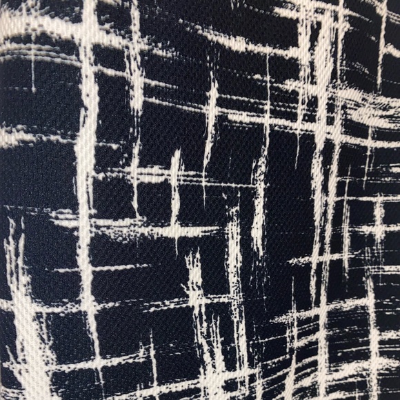 Sold!!! black and white skirt - Picture 2 of 2